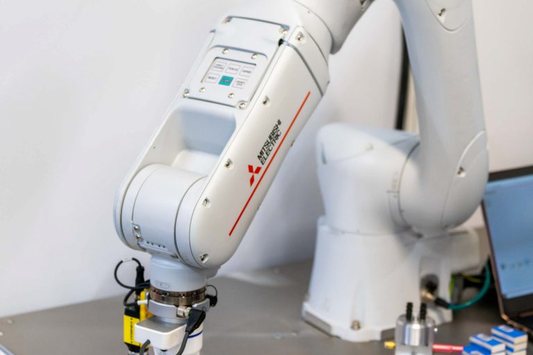DAS demonstrates the role of cobots
